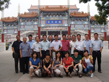 2009年半年工作會(huì)議順利召開